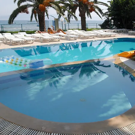 Roussos Beach Club Hotel